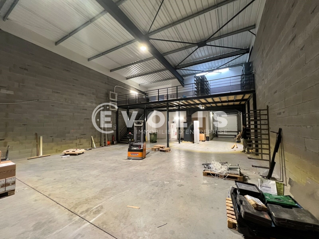 Photo 9 – vente Entrepôts / activités	VAULX MILIEU (38090)