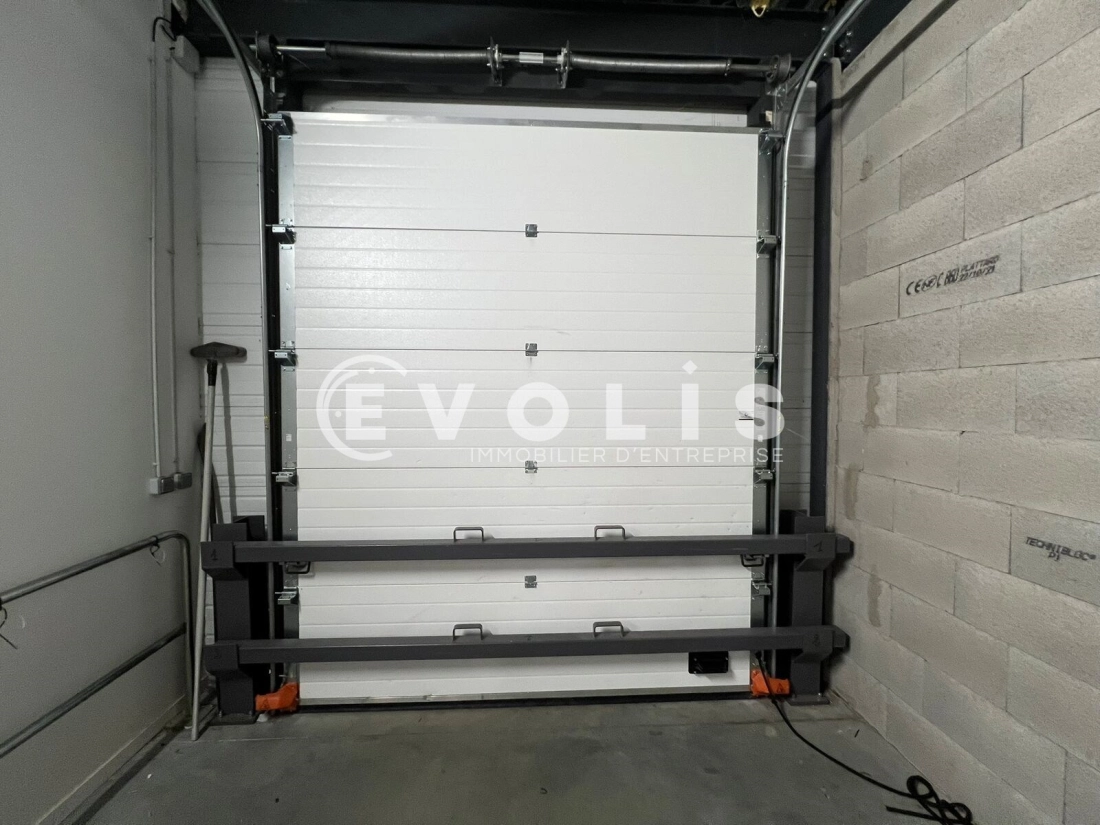 Photo 11 – vente Entrepôts / activités	VAULX MILIEU (38090)