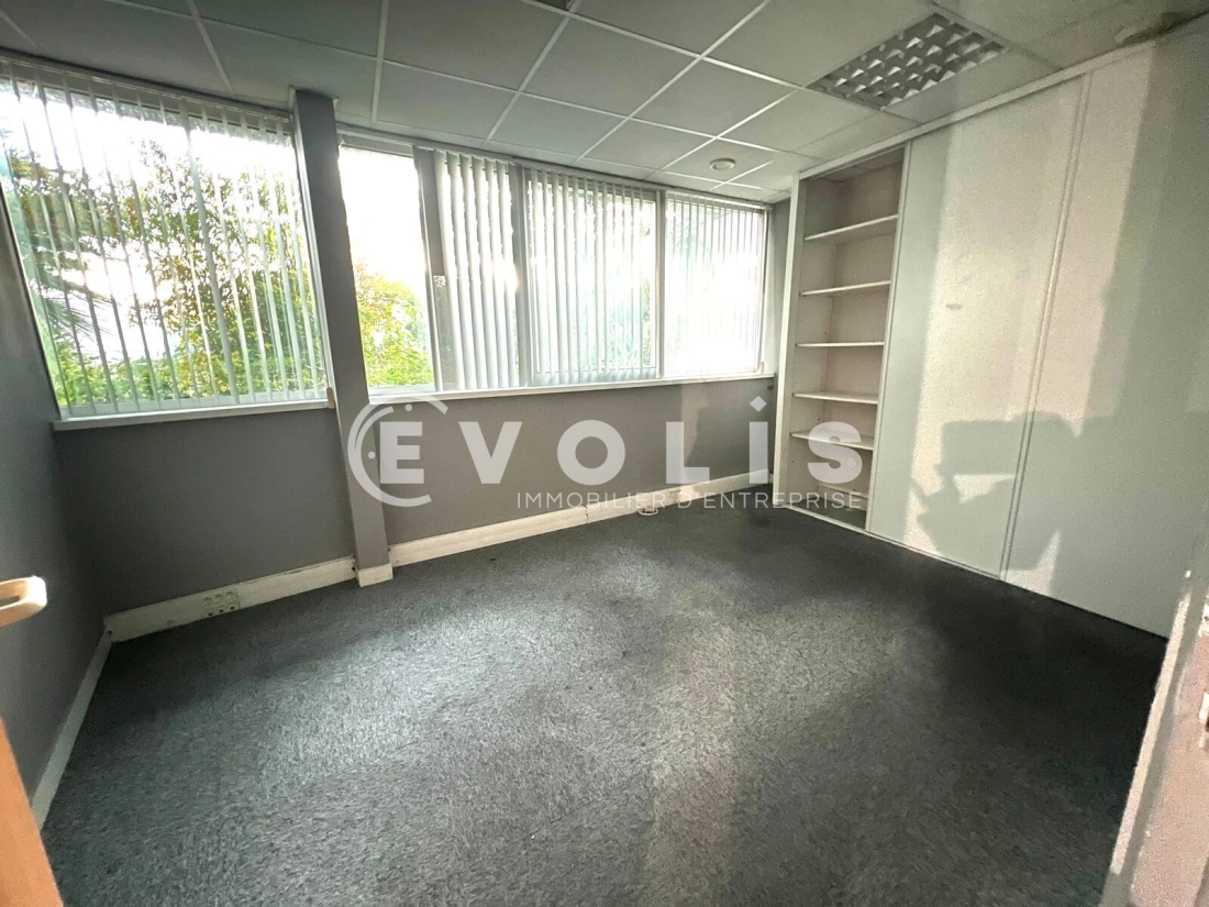 Photo 8 – location Entrepôts / activités	LE HAILLAN (33185)