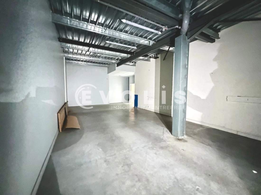 Photo 1 – location Entrepôts / activités	LE HAILLAN (33185)