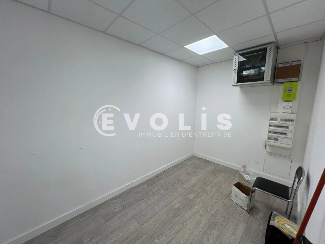 Photo 7 – vente Entrepôts / activités	VAULX MILIEU (38090)