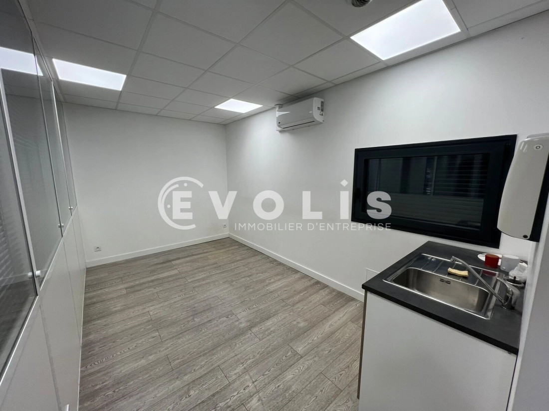 Photo 8 – vente Entrepôts / activités	VAULX MILIEU (38090)