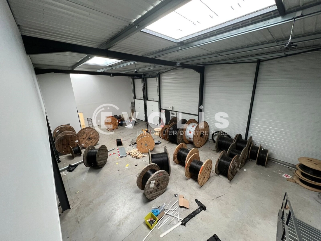 Photo 14 – vente Entrepôts / activités	VAULX MILIEU (38090)