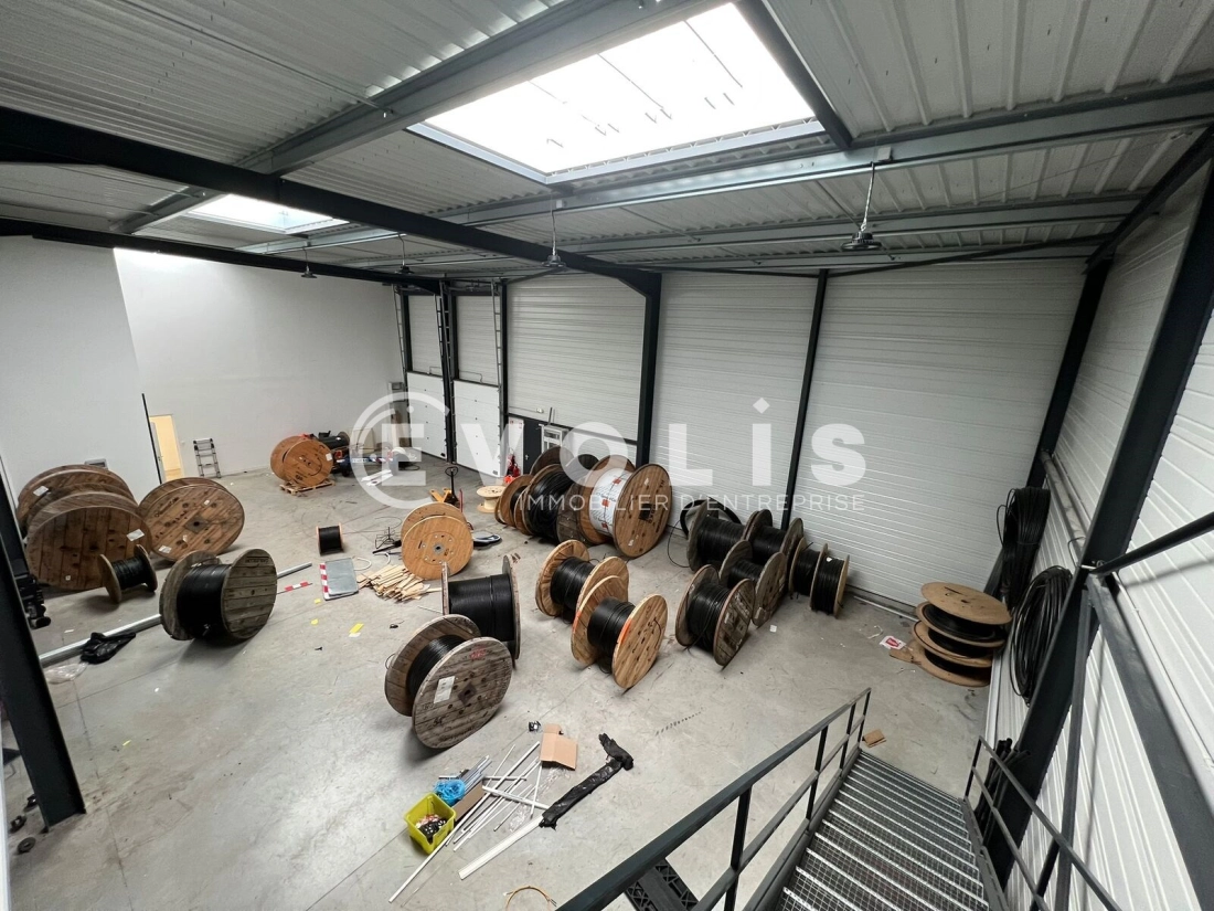 Photo 15 – vente Entrepôts / activités	VAULX MILIEU (38090)