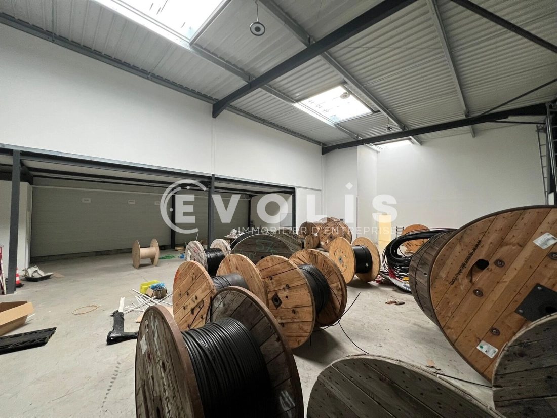 Photo 11 – vente Entrepôts / activités	VAULX MILIEU (38090)