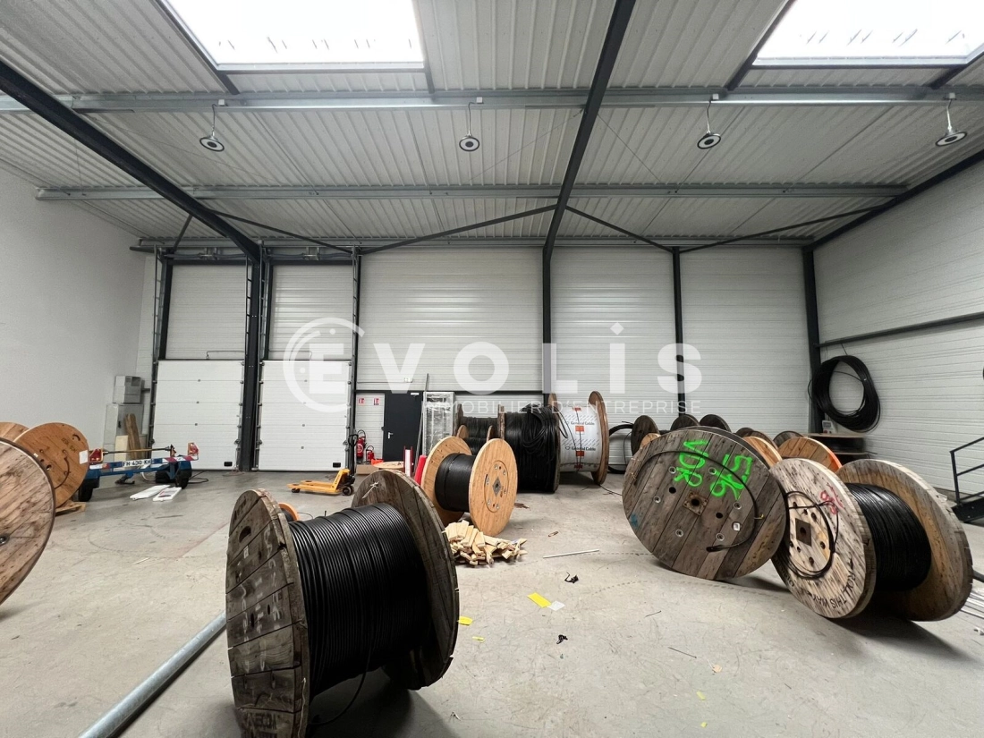 Photo 9 – vente Entrepôts / activités	VAULX MILIEU (38090)