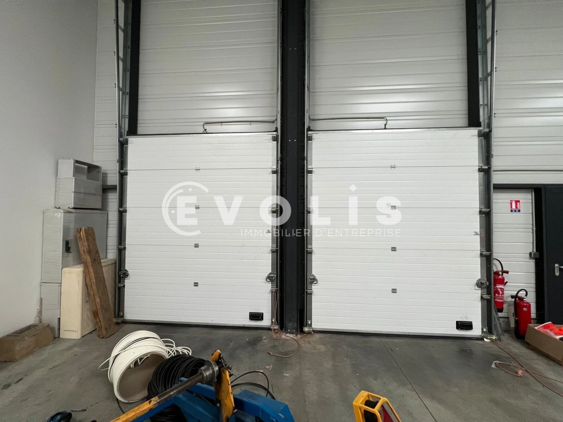 Photo 10 – vente Entrepôts / activités	VAULX MILIEU (38090)