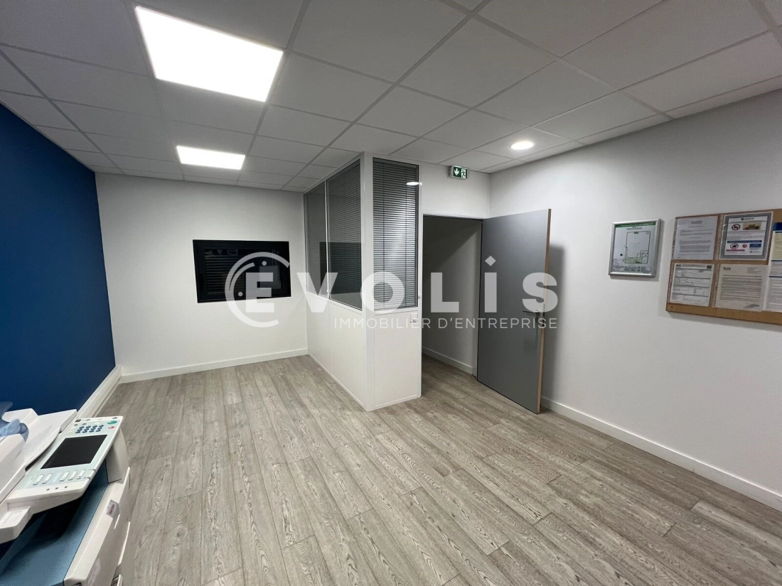 Photo 4 – vente Entrepôts / activités	VAULX MILIEU (38090)