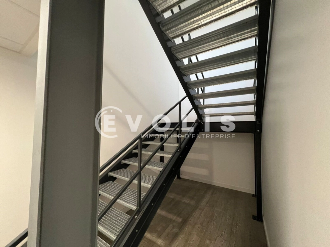 Photo 6 – vente Entrepôts / activités	VAULX MILIEU (38090)