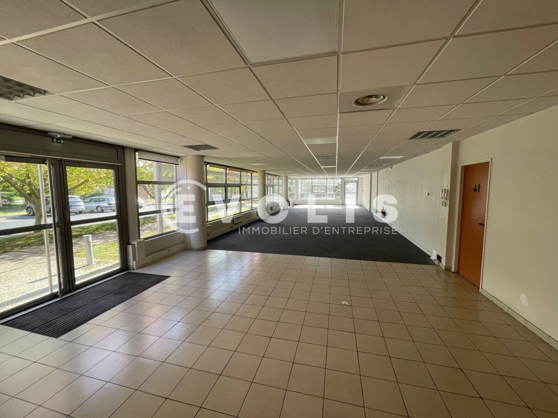 Photo 3 – location Entrepôts / activités	COMBS LA VILLE (77380)