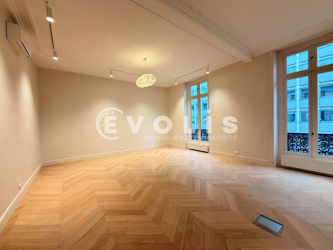 Photo 2 – location bureaux	PARIS (75008)