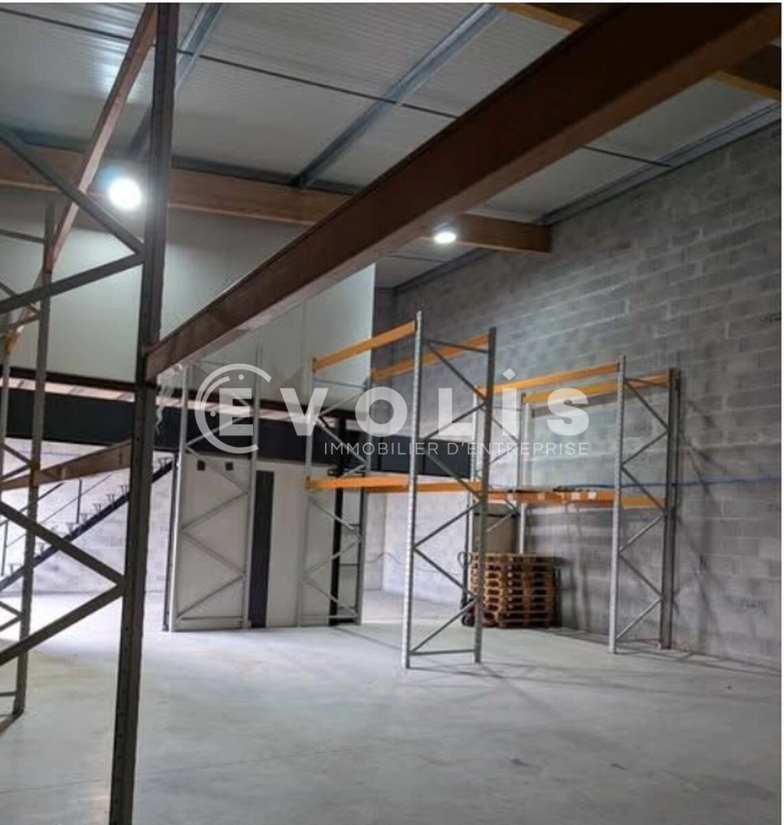 Photo 1 – location Entrepôts / activités	SAINT JEAN D'ILLAC (33127)