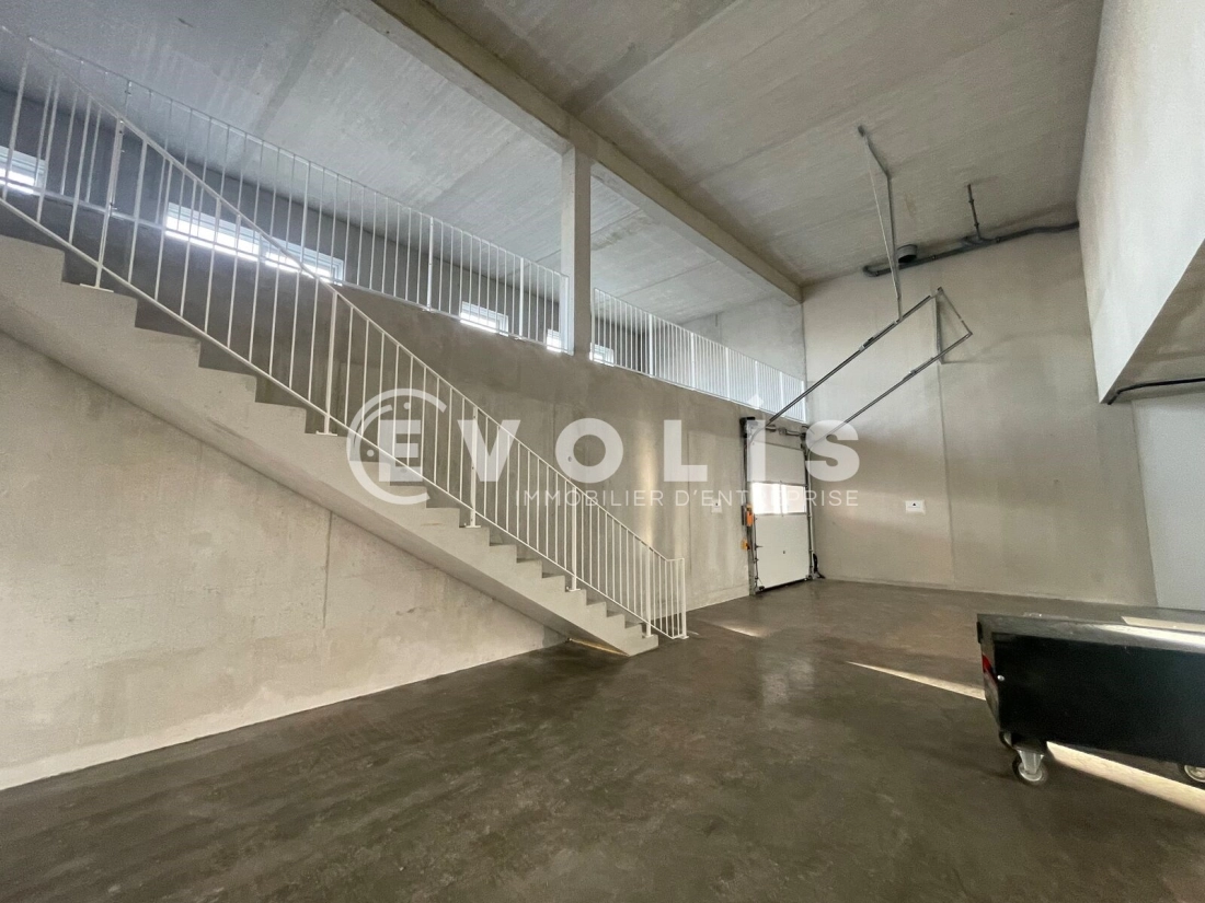 Photo 1 – vente Entrepôts / activités	BRUGES (33520)