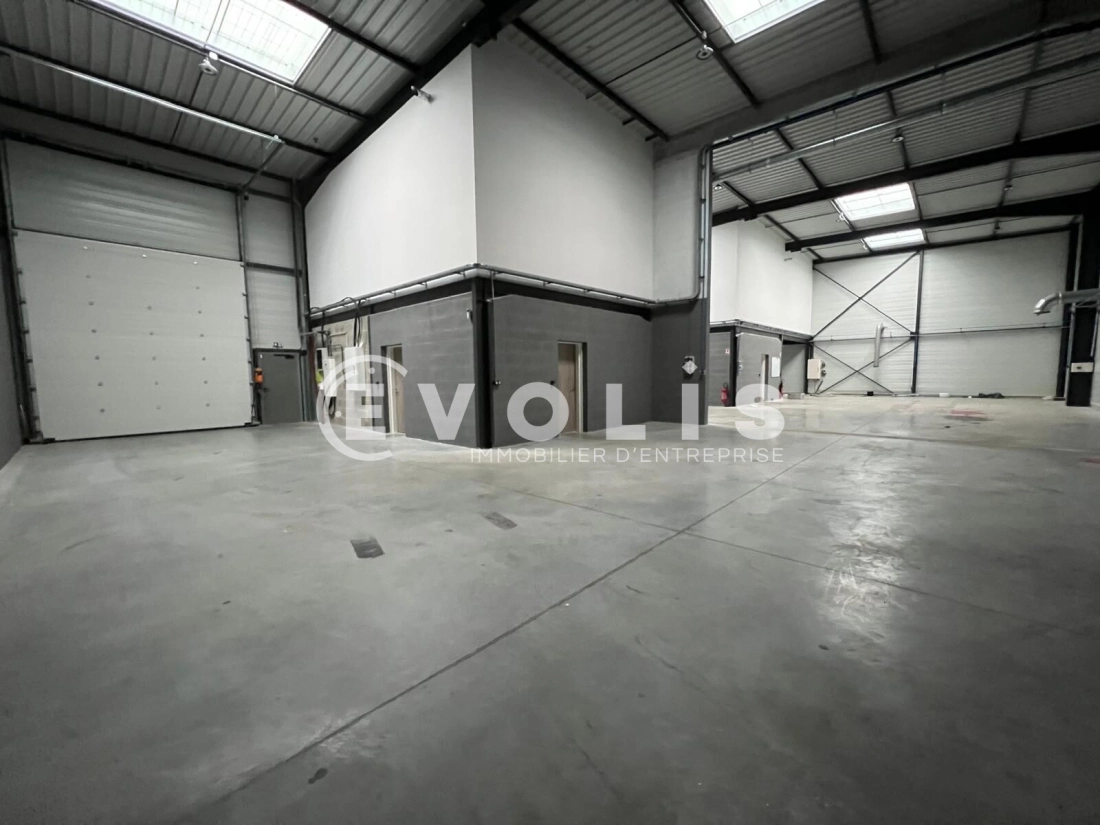 Photo 2 – location Entrepôts / activités	CHASSIEU (69680)