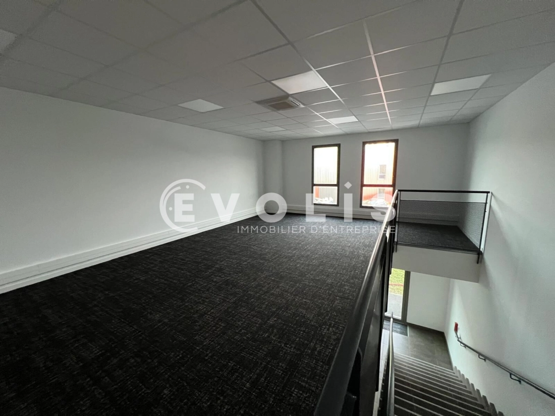 Photo 4 – location Entrepôts / activités	CHASSIEU (69680)