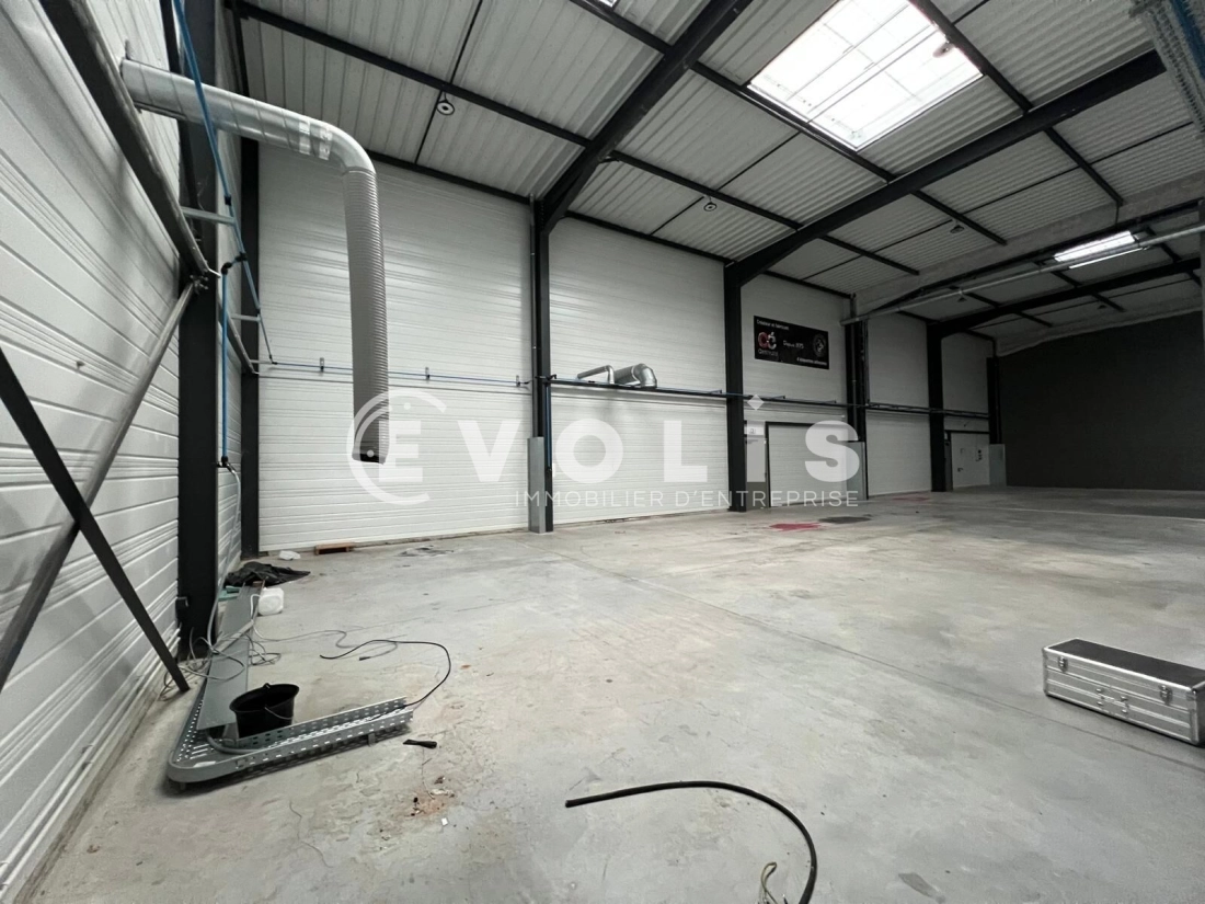 Photo 7 – location Entrepôts / activités	CHASSIEU (69680)