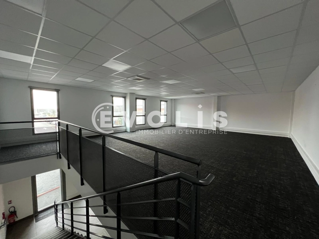 Photo 9 – location Entrepôts / activités	CHASSIEU (69680)