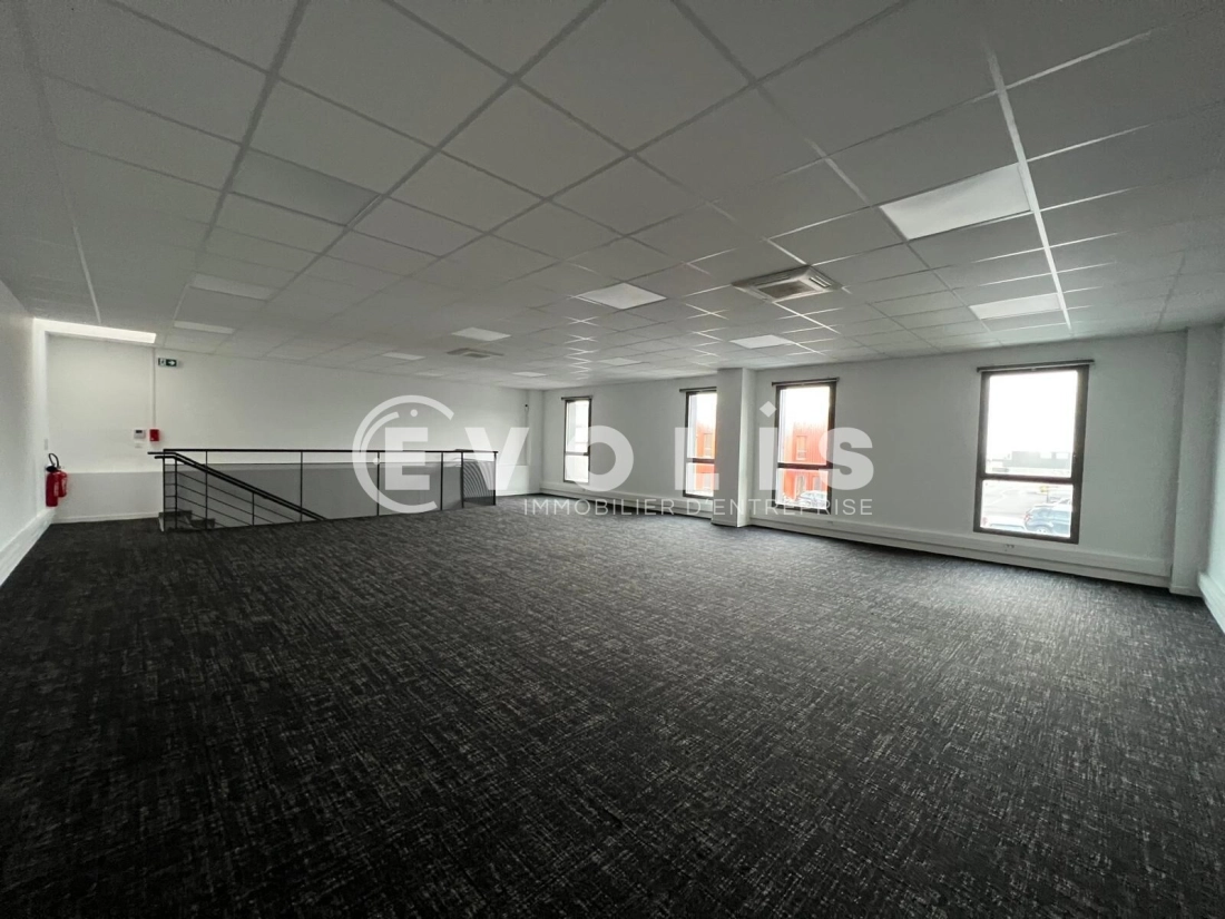 Photo 10 – location Entrepôts / activités	CHASSIEU (69680)