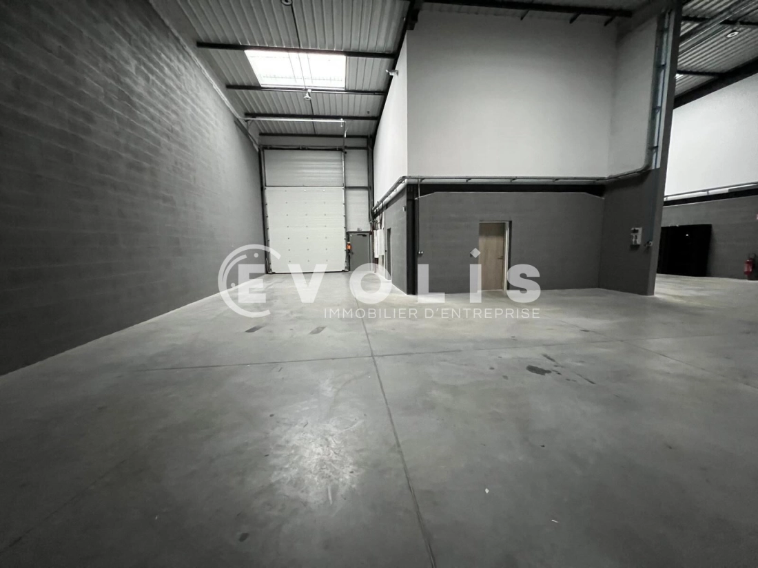 Photo 11 – location Entrepôts / activités	CHASSIEU (69680)