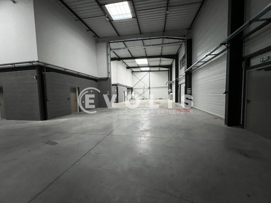 Photo 12 – location Entrepôts / activités	CHASSIEU (69680)