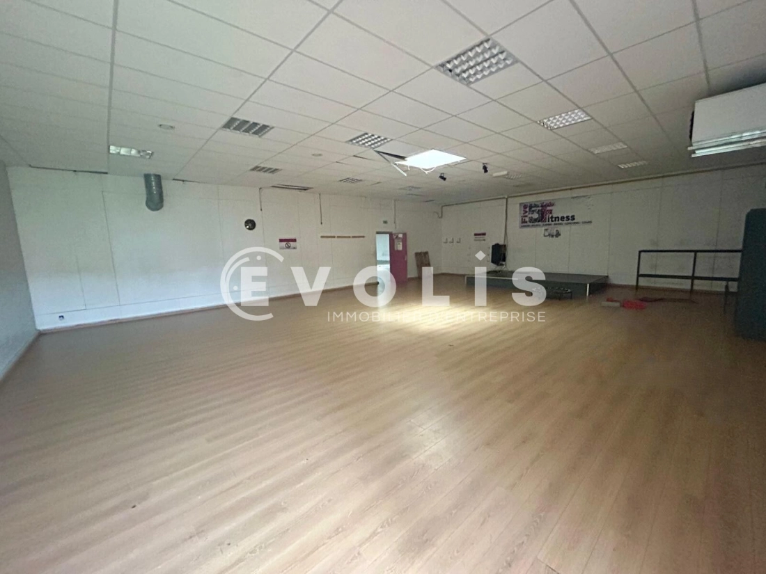 Photo 2 – location Entrepôts / activités	VARENNES-SUR-SEINE (77130)