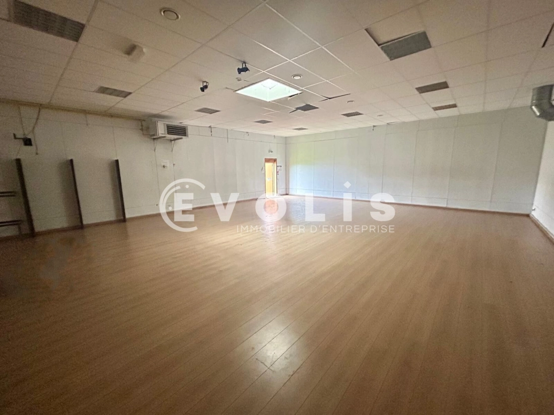 Photo 3 – location Entrepôts / activités	VARENNES-SUR-SEINE (77130)