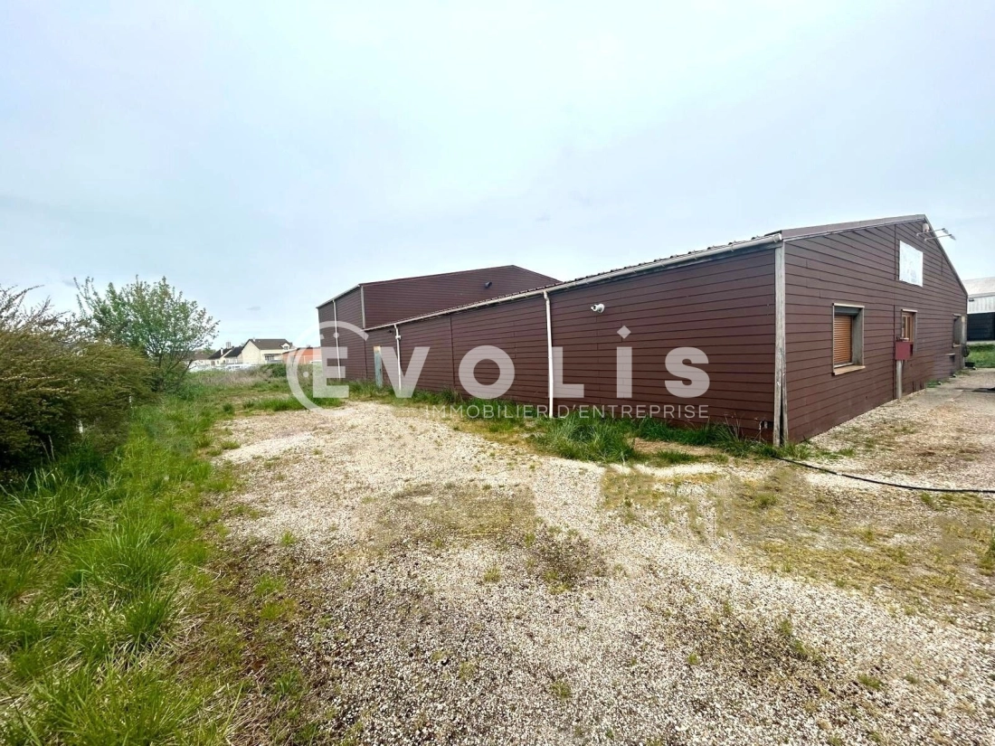 Photo 1 – location Entrepôts / activités	VARENNES-SUR-SEINE (77130)