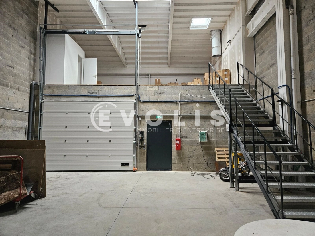 Photo 4 – location Entrepôts / activités	VILLEFRANCHE SUR SAONE (69400)