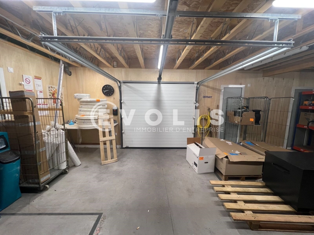 Photo 2 – vente Entrepôts / activités	SAINT MAUR DES FOSSES (94100)