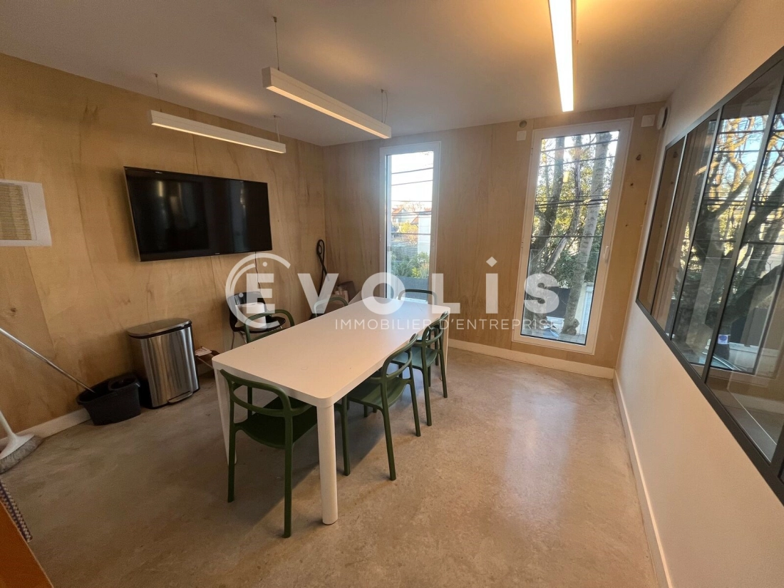 Photo 7 – vente Entrepôts / activités	SAINT MAUR DES FOSSES (94100)