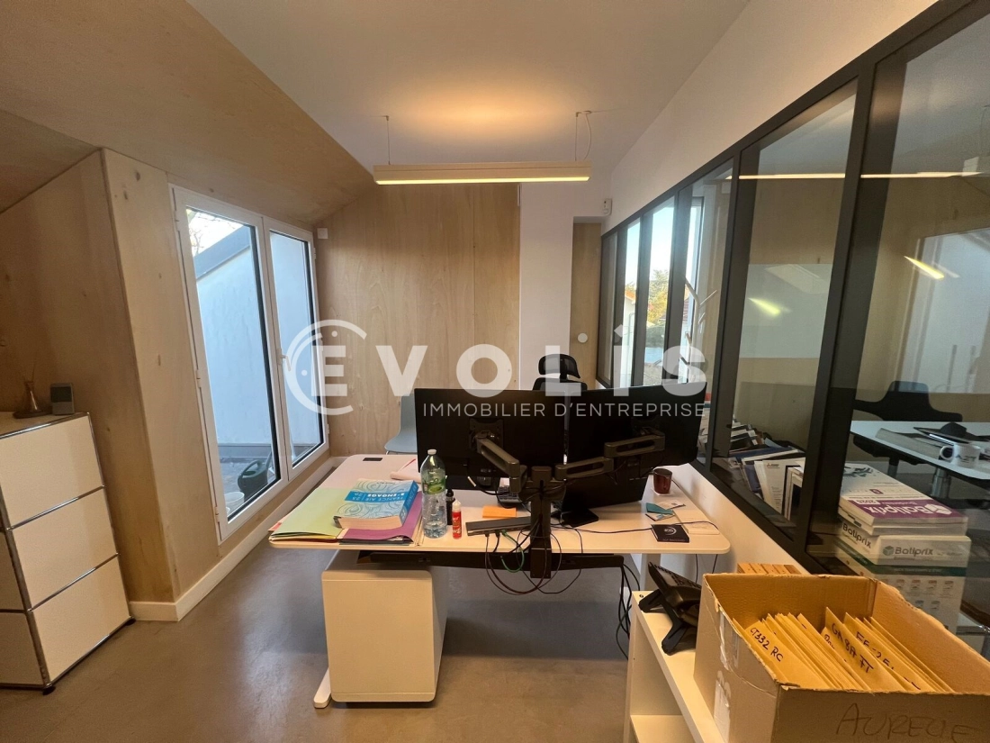 Photo 6 – vente Entrepôts / activités	SAINT MAUR DES FOSSES (94100)