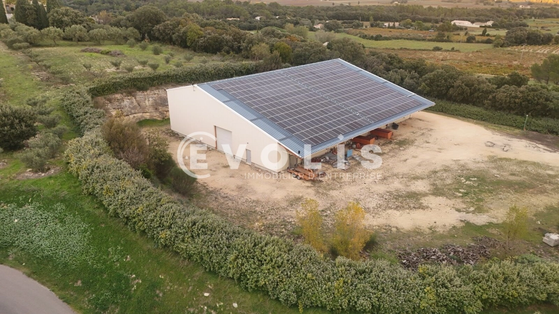 Photo 2 – location Entrepôts / activités	LAGARDE PAREOL (84290)