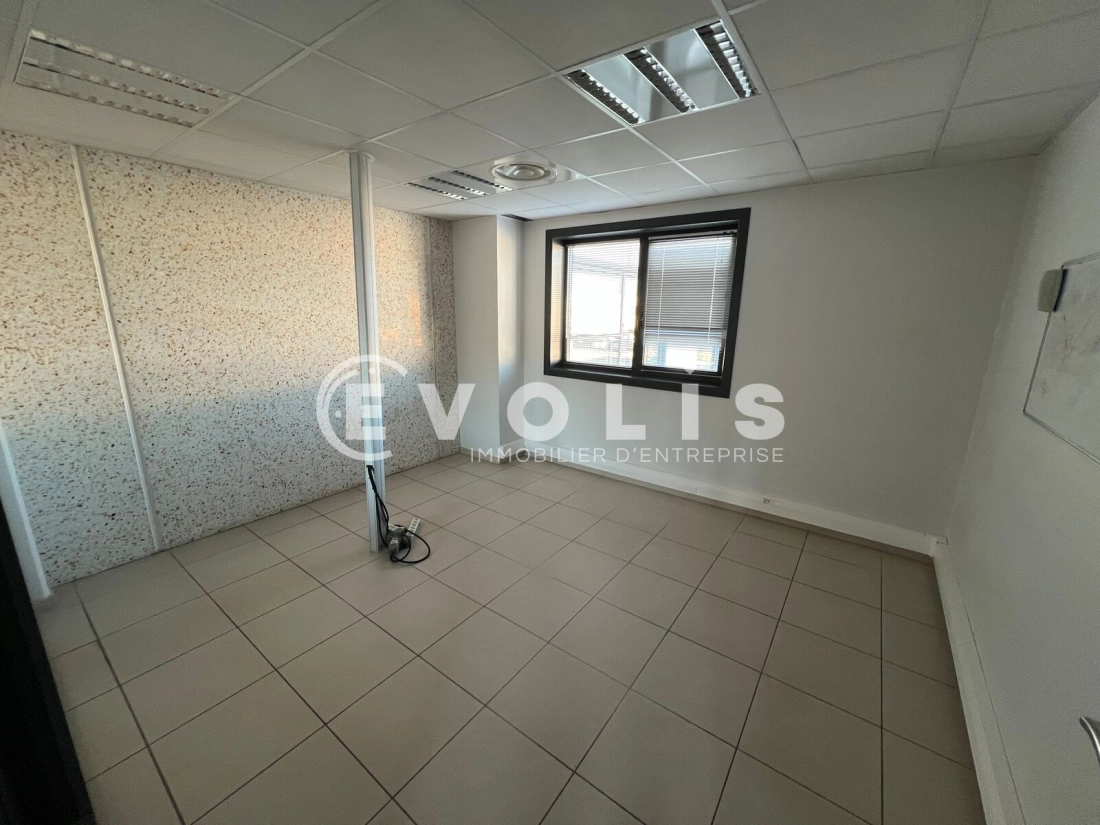 Photo 6 – location Entrepôts / activités	MEYZIEU (69330)