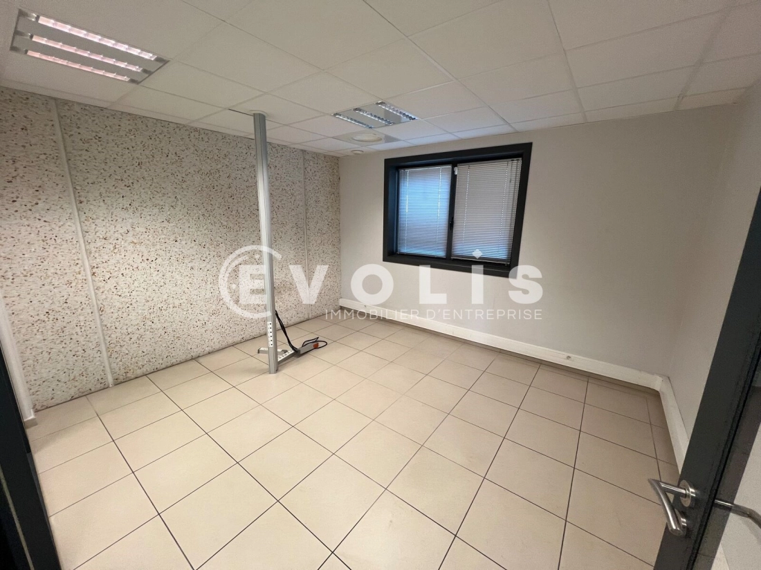 Photo 8 – location Entrepôts / activités	MEYZIEU (69330)