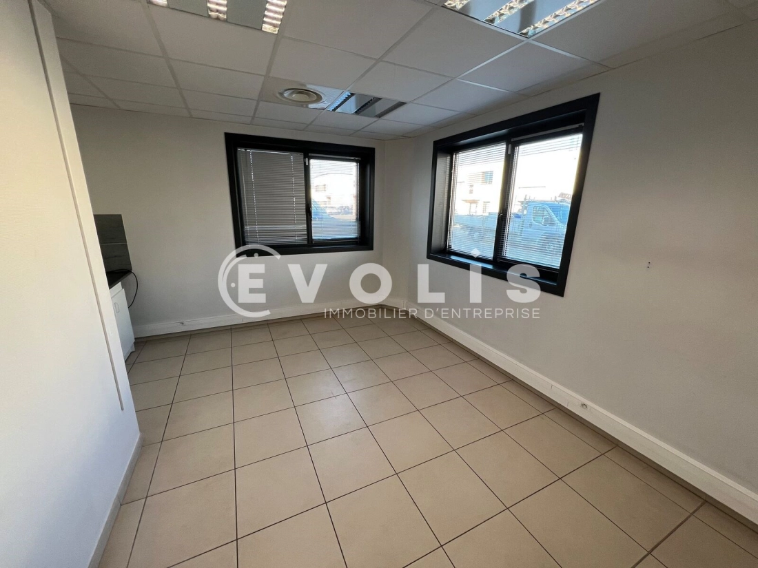 Photo 10 – location Entrepôts / activités	MEYZIEU (69330)