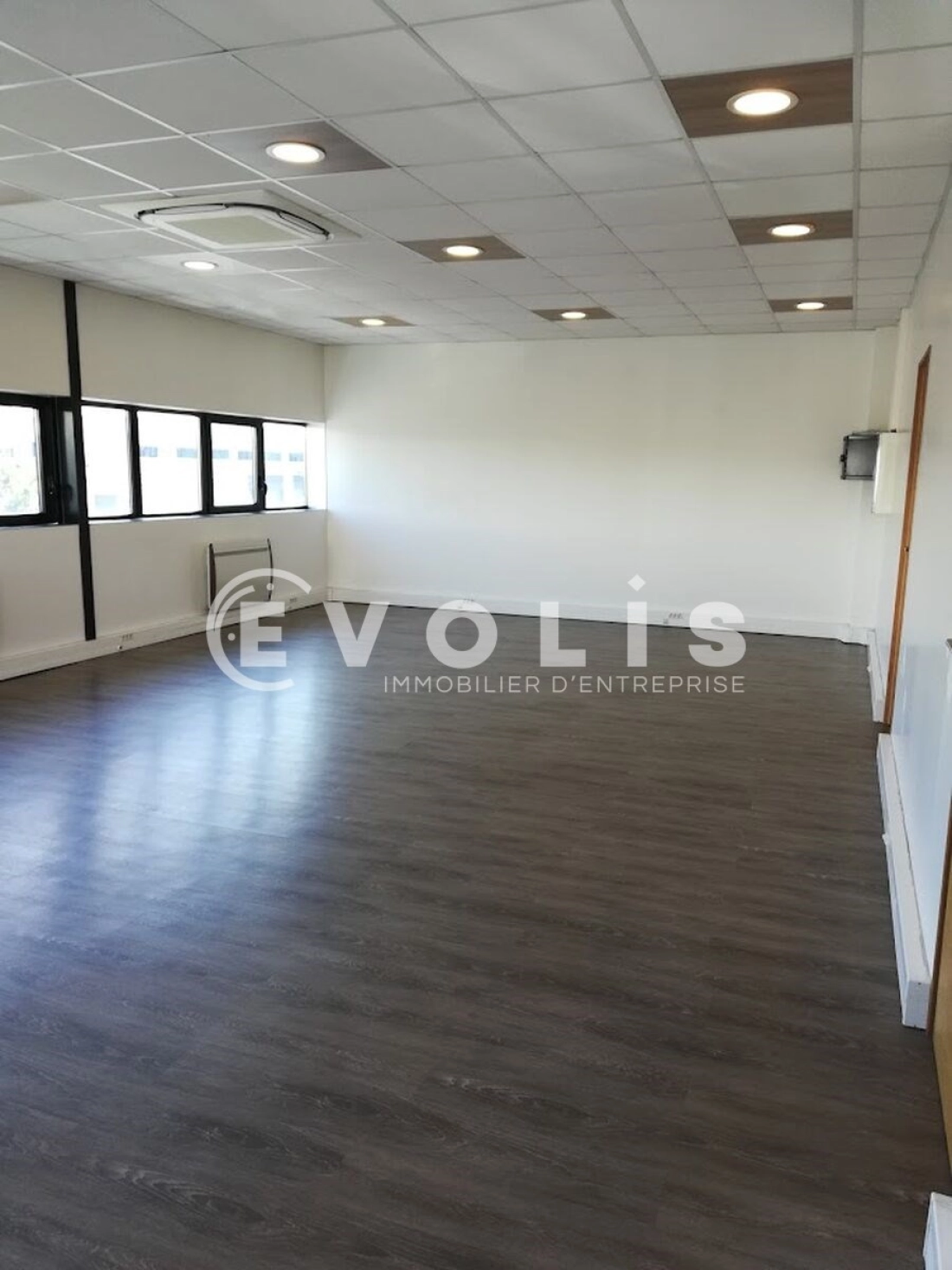 Photo 2 – location bureaux	BAILLY ROMAINVILLIERS (77700)