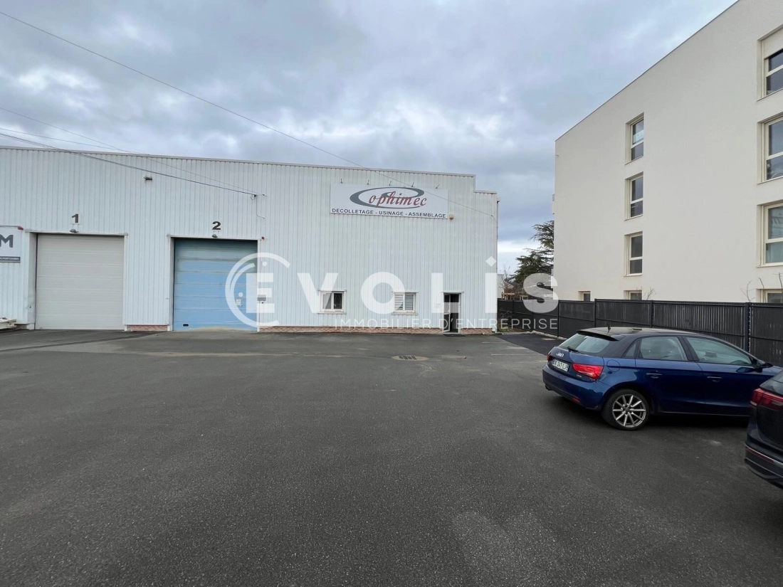 Photo 1 – location Entrepôts / activités	BELLEVILLE-EN-BEAUJOLAIS (69220)