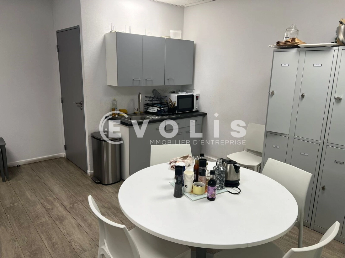 Photo 6 – vente Entrepôts / activités	VENISSIEUX (69200)