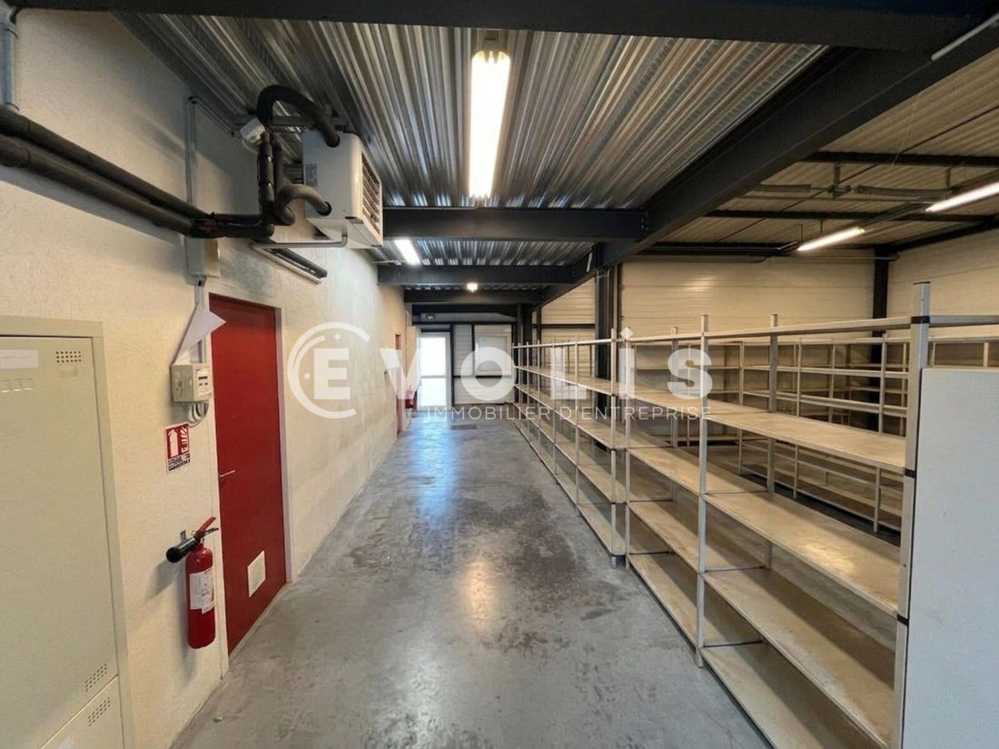 Photo 9 – vente Entrepôts / activités	TREVOUX (01600)