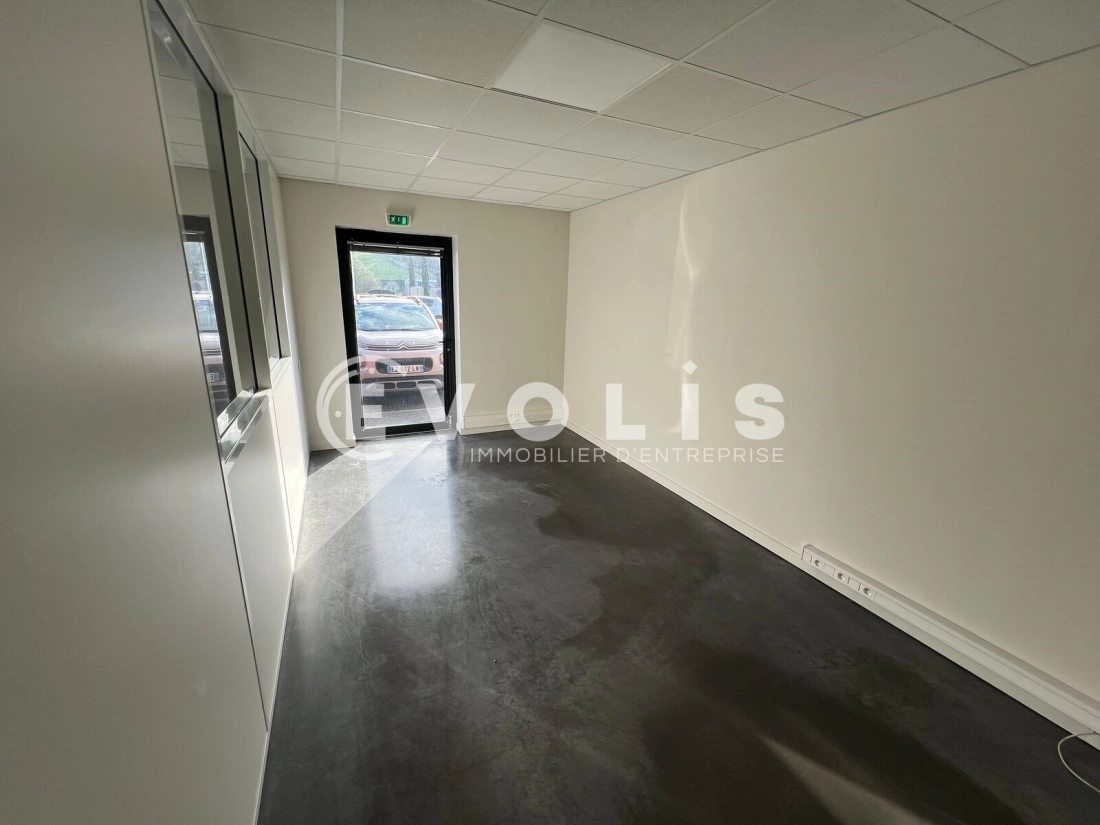 Photo 3 – location Entrepôts / activités	MARCILLY D'AZERGUES (69380)