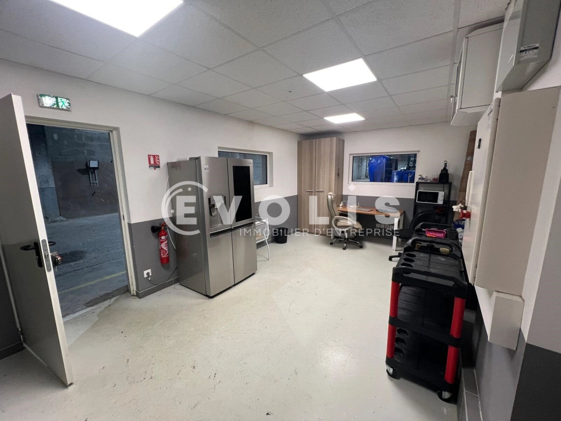 Photo 6 – location Entrepôts / activités	CHASSIEU (69680)