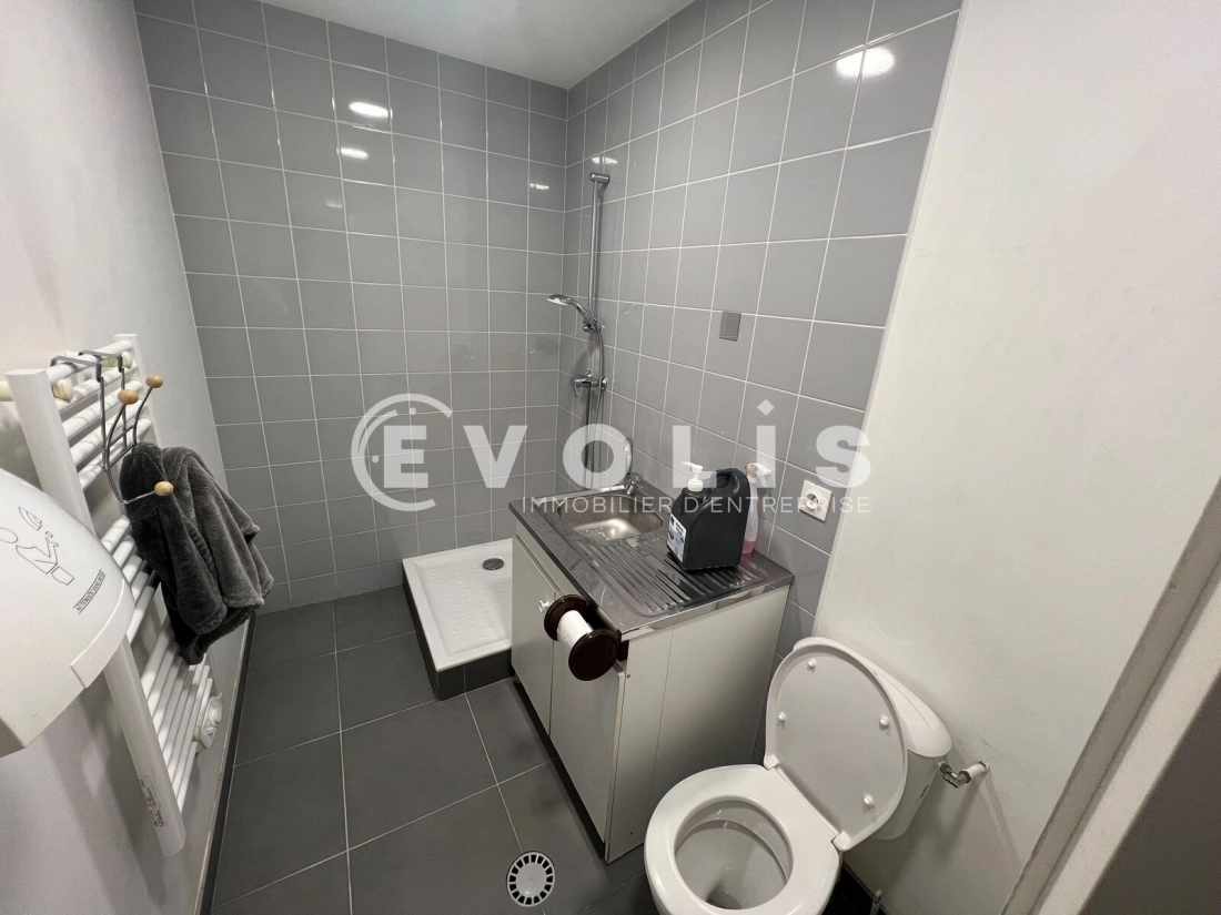 Photo 7 – location Entrepôts / activités	CHASSIEU (69680)