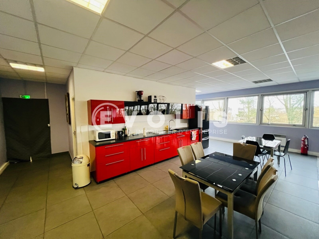 Photo 10 – location Entrepôts / activités	CHENNEVIERES SUR MARNE (94430)