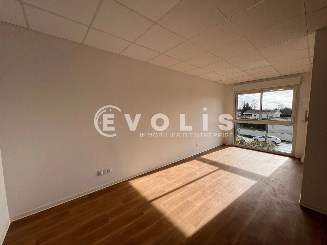 Photo 2 – location bureaux	AMBARES ET LAGRAVE (33440)