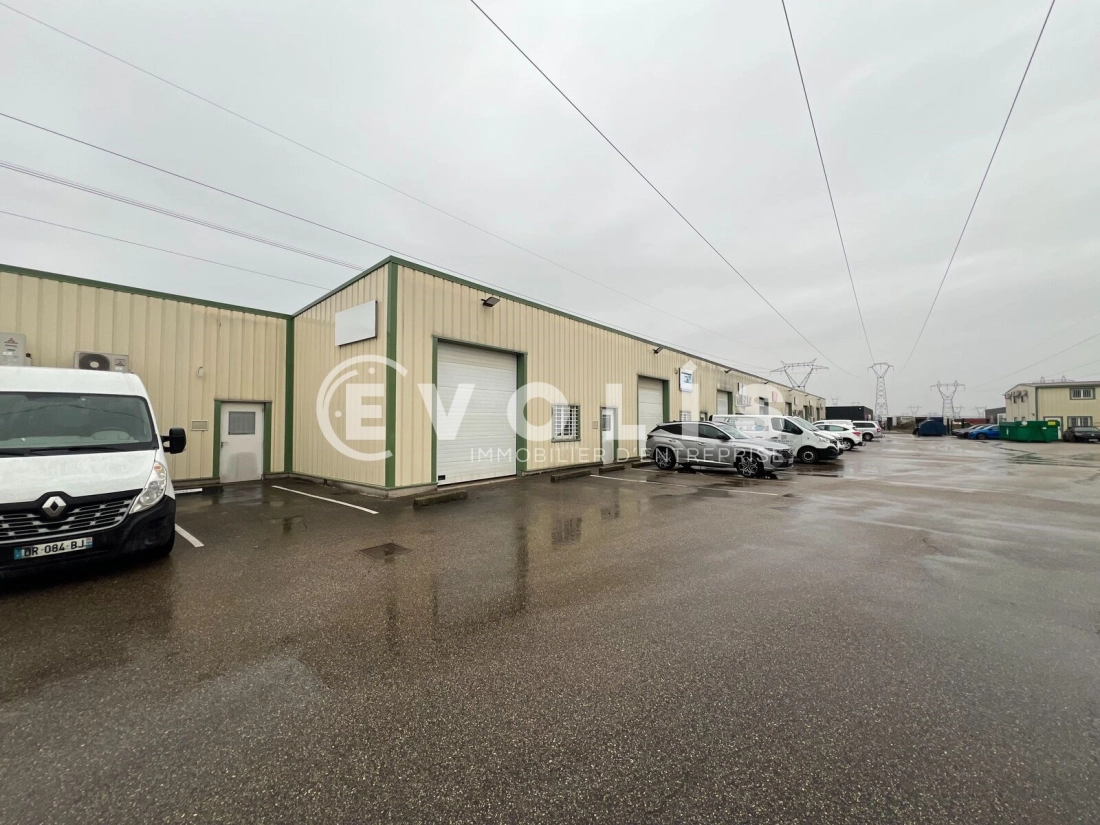 Photo 1 – location Entrepôts / activités	JONAGE (69330)