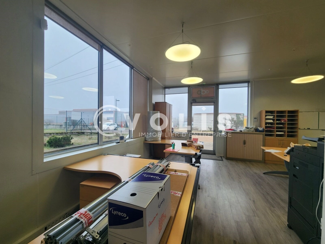 Photo 14 – location Entrepôts / activités	FRONTONAS (38290)