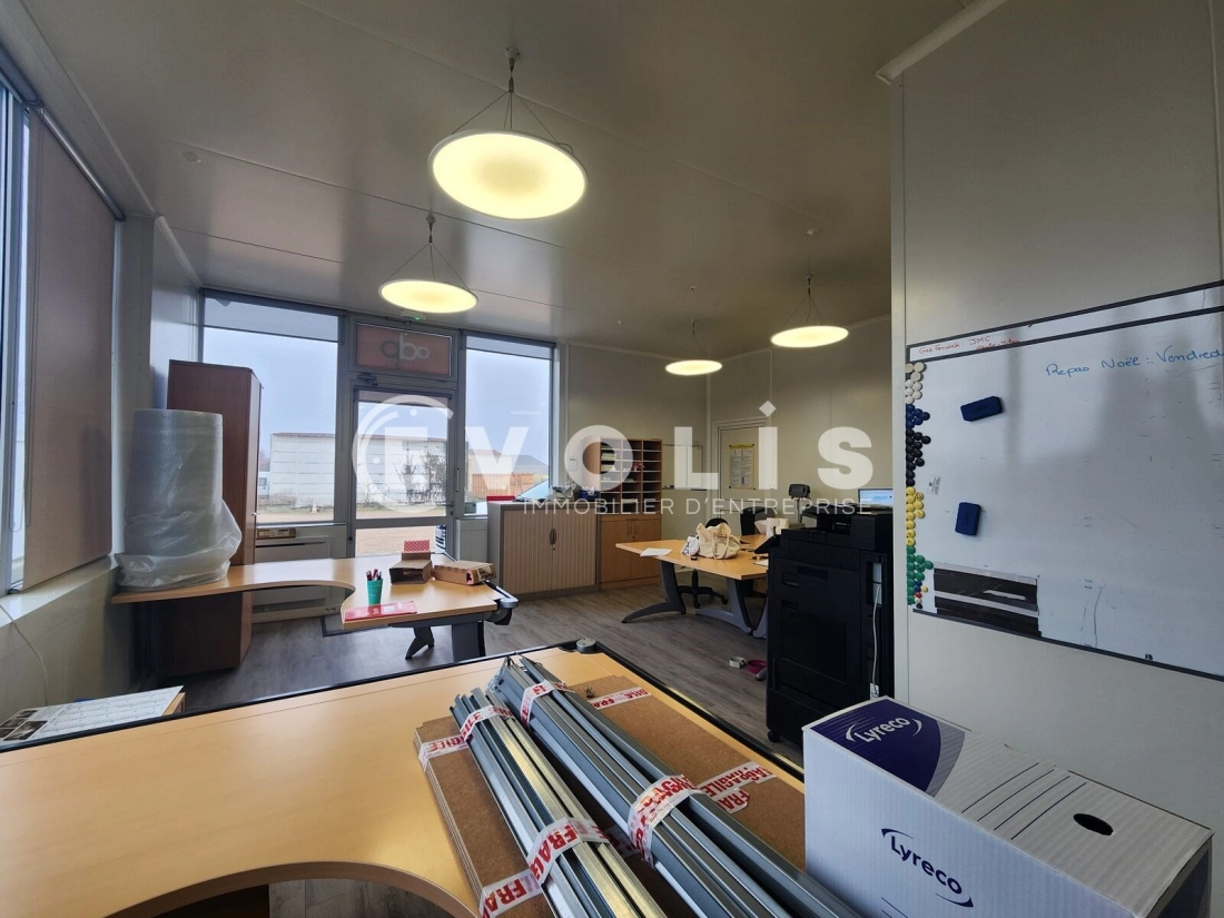 Photo 15 – location Entrepôts / activités	FRONTONAS (38290)