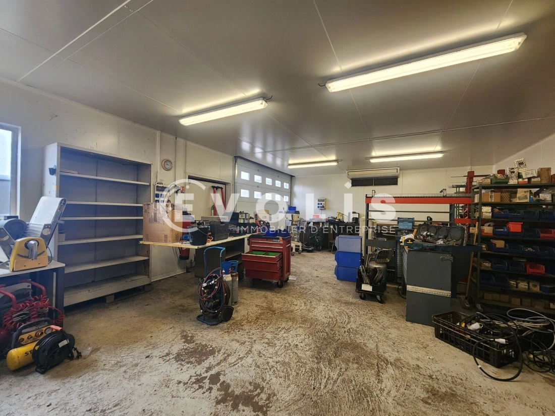 Photo 8 – location Entrepôts / activités	FRONTONAS (38290)