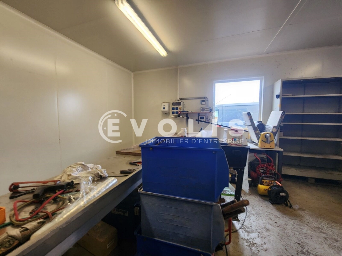 Photo 11 – location Entrepôts / activités	FRONTONAS (38290)