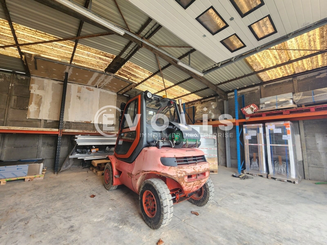 Photo 10 – location Entrepôts / activités	FRONTONAS (38290)